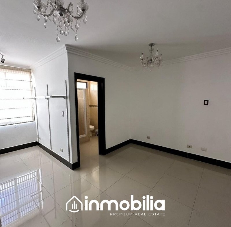 Casa en Venta en Colonia Montesolar, Zona 16, Ciudad de Guatemala - Miniatura 13