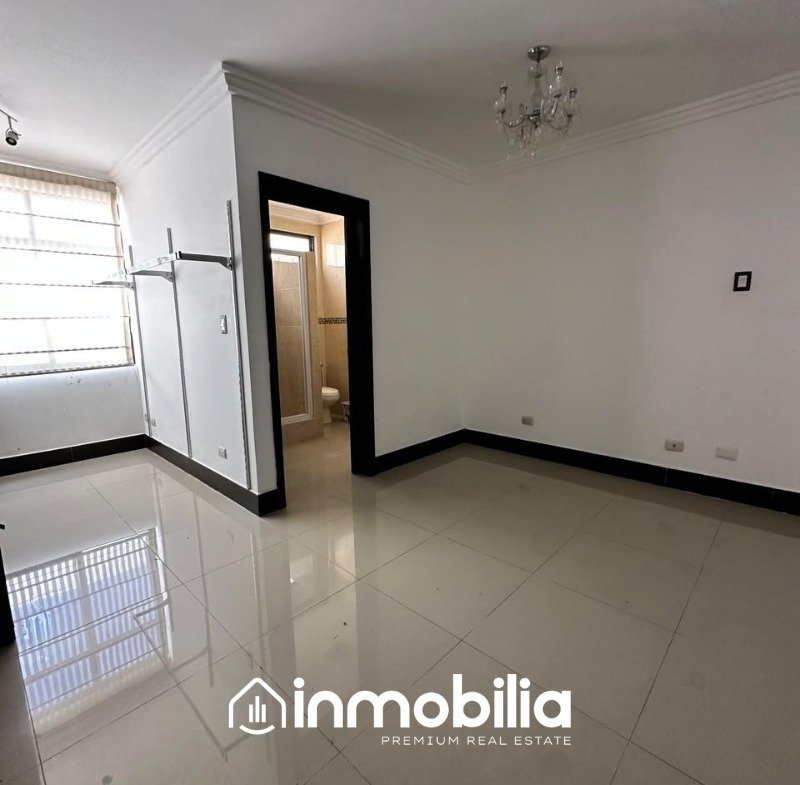 Casa en Venta en Colonia Montesolar, Zona 16, Ciudad de Guatemala - Miniatura 16