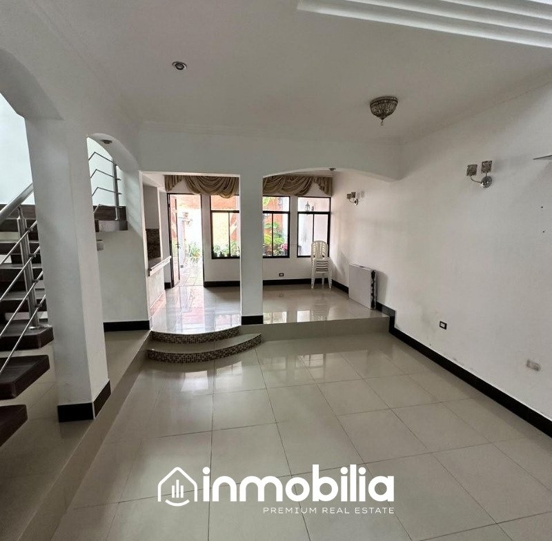 Casa en Venta en Colonia Montesolar, Zona 16, Ciudad de Guatemala - Image 3