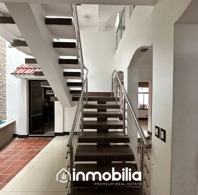 Casa en Venta en Colonia Montesolar, Zona 16, Ciudad de Guatemala - Image 4