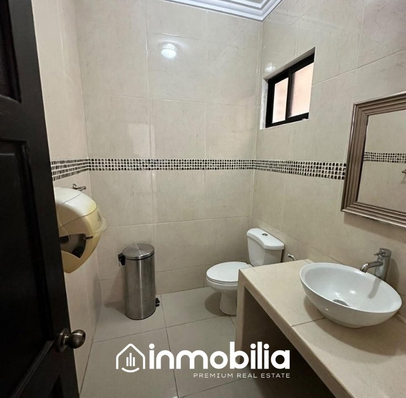 Casa en Venta en Colonia Montesolar, Zona 16, Ciudad de Guatemala - Image 5